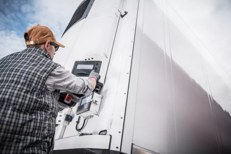 Transporter des denrées alimentaires périssables dans un véhicule réfrigéré, Grand-Est, LT TRANSPORT 54